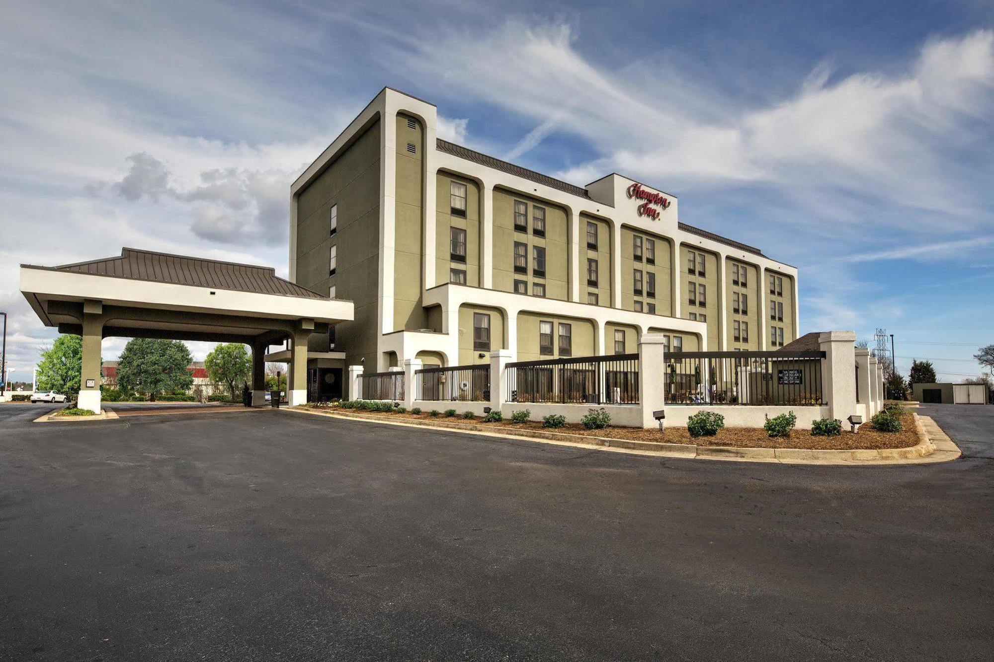 Hampton Inn & Suites Concord-Charlotte Exterior photo